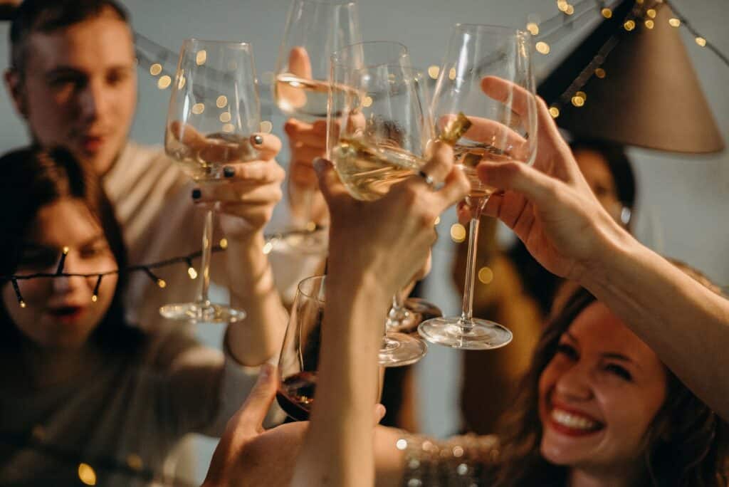 Pessoas comemorando fim de ano em Foz do Iguaçu