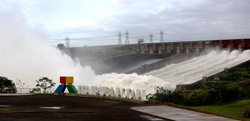 Vertedouro da Usina de Itaipu