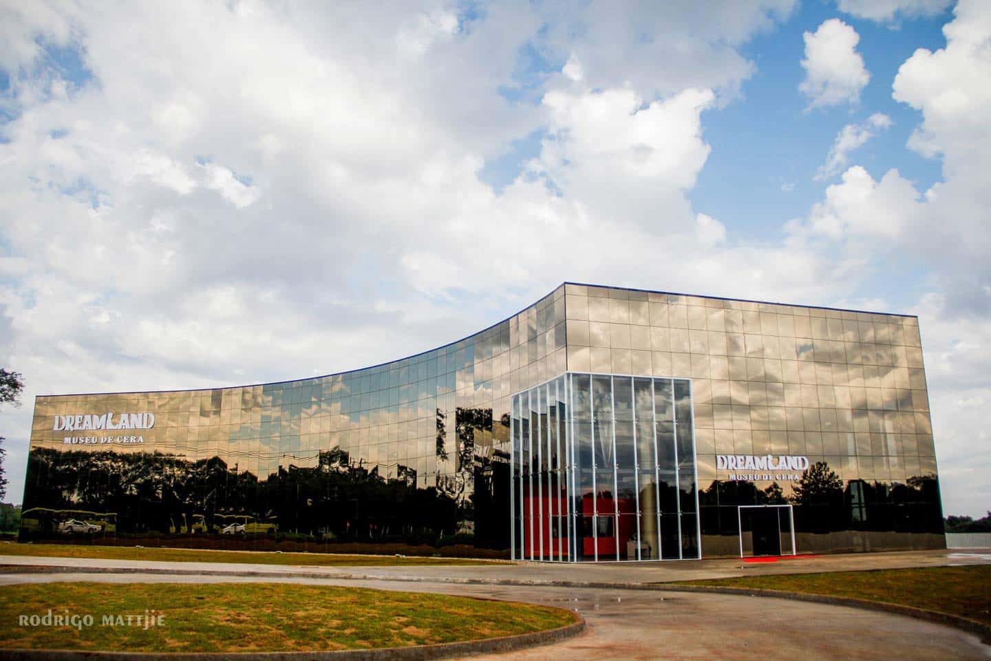 Facade of the Dreamland Complex in Foz do Iguaçu