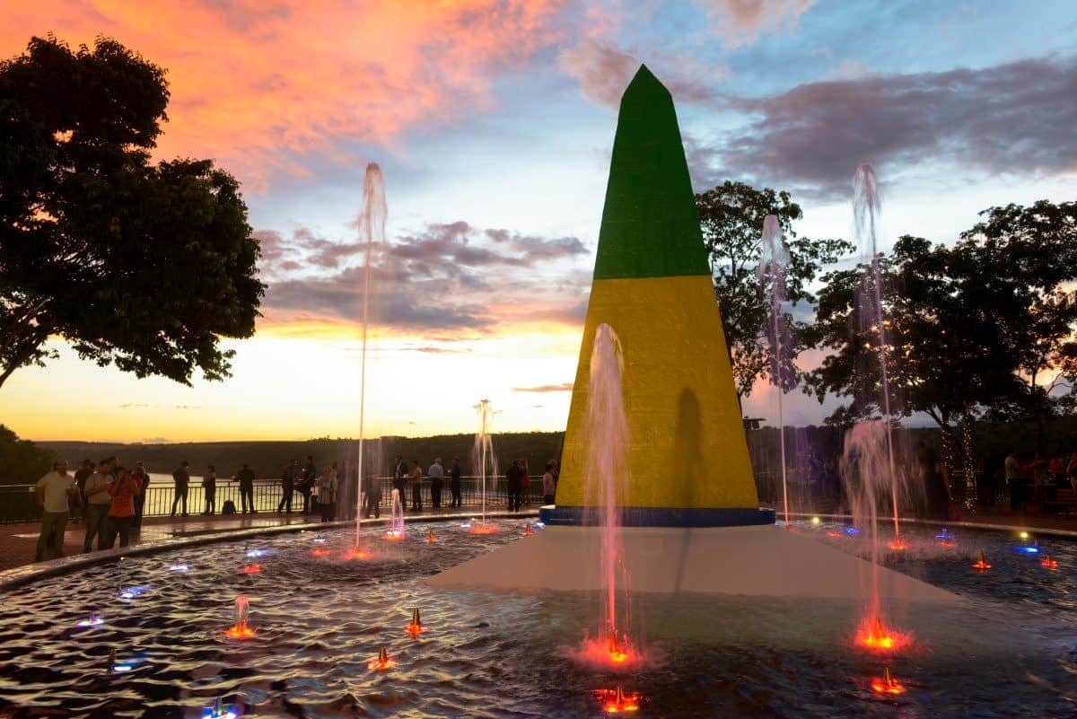 Outdoor walks in Foz do Iguaçu - Landmark of the three borders