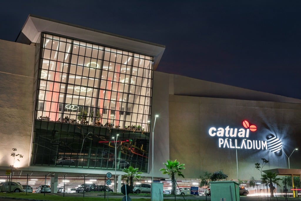 Shopping Catuaí Palladium a noite.