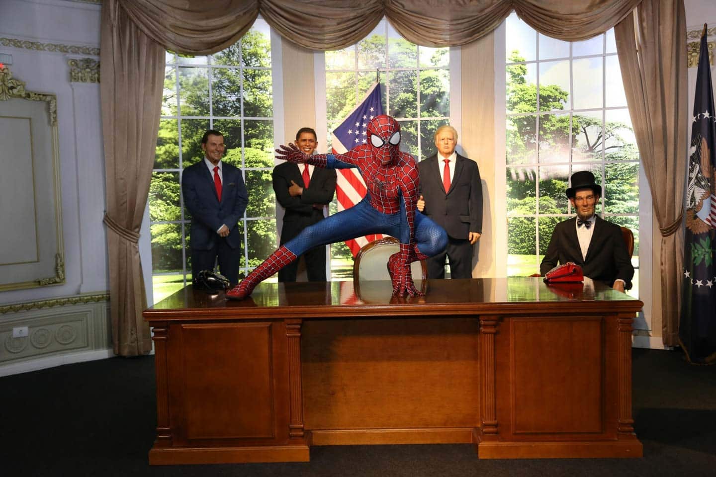 Spiderman and American presidents in a replica of the White House at Dreamland Foz do Iguaçu