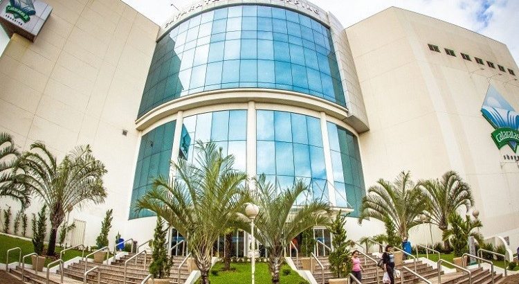 Facade of Shopping JL in the center of Foz do Iguaçu